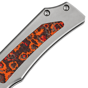 Navajas Plegables con Mango Gris Plateado, Incrustaciones de Patrón Naranja y Negro, Hoja con Acabado Satinado, Anclaje para Pulgar y Clip de Bolsillo para Uso en Exteriores - Product Image 3