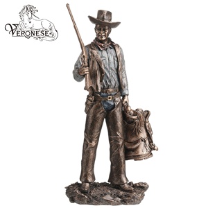 BUSTE DE COWBOY DESIGN VERONESE avec BASE EN LAZOS - PEINT À LA MAIN - ART DE DÉCORATION INTÉRIEURE DE LUXE ET ARTISANAT EN RÉSINE DE COLLECTION 17,5x14,5x30,5 CM - Product Image 6