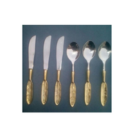 Ensemble de couverts de luxe 5 pièces en acier inoxydable avec manche floral, couteau, fourchette et cuillère, design or et argent orné, compatible lave-vaisselle