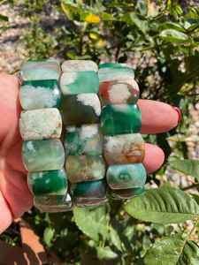 กำไลข้อมือโลหะเรซิ่นสำหรับผู้หญิง ดีไซน์ลายดอกไม้ - Product Image 6