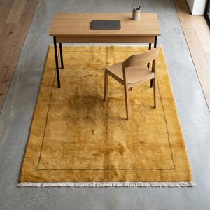 Alfombra de Lana Anudada a Mano Gabbeh Marroquí Dorada Premium con Diseño de Borde Tribal Minimalista, Alfombra Decorativa - Product Image 1