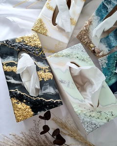 Boîte à mouchoirs carrée moderne en résine avec motif décoratif, support de mouchoirs de luxe pour hôtel, fournisseur indien pour cadeaux - Product Image 1