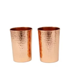 Ensemble de 2 verres à eau en cuivre de style haut de gamme, finition martelée classique, pour service en restaurant et bar - Product Image 1