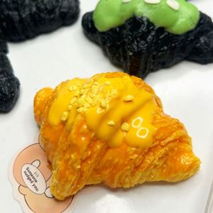 Nuevos Juguetes de Silicona con Forma de Croissant de Caramelo y Matcha para Niños y Adultos, Súper Pegajosos y Antiestrés, Juguetes de Regalo - Product Image 2