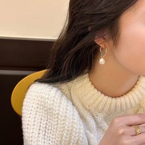 Boucles d'oreilles pendantes tendance hiver, nouveau style double porté, torsades baroques en forme de beignets frits avec perles d'eau douce naturelles, style exagéré - Product Image 4