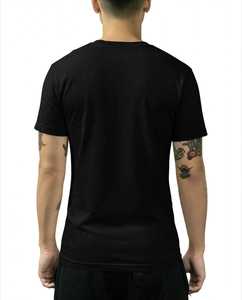 เสื้อยืดคอกลมแขนสั้นสีดำสำหรับผู้ชายทรงปกติพิมพ์ลายตัวอักษรสไตล์สตรีท - Product Image 2