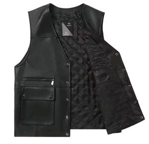 Chaleco de Cuero Negro Estilo Hip Hop con Remaches Metálicos, Chaqueta sin Mangas de Cuero Sintético Personalizada al por Mayor - Product Image 2