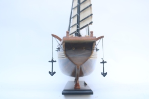 Modèle de voilier chinois artisanal en bois foncé - Cadeau d'affaires Feng Shui haut de gamme et décoration de bureau à domicile orientale - Product Image 5