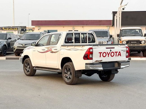 NUEVO TOYOTA HILUX SR5 2026, TRANSMISIÓN MANUAL, DOBLE CABINA, 4 PUERTAS, MOTOR DIÉSEL 4.1-6L TURBO, FAROS LED, R20 IZQUIERDO, Cuero Oscuro - Product Image 2