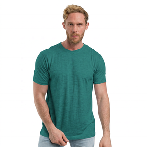 Camiseta de hombre con mangas cortas, cuello redondo y tejido de punto, un básico esencial con gran demanda constante. - Product Image 3