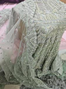 Vestido de Novia Pakistaní Premium Color Verde Salvia Menta, Vestido Maxi de Diseñador con Escote Ilusorio y Bordado Detallado en Filigrana Plateada - Product Image 5