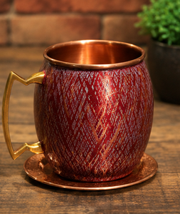 Taza de cobre artesanal exótica para Moscow Mule, en verde menta y dorado, con diseño de lujo pintado a mano con patrón lineal geométrico. - Product Image 4