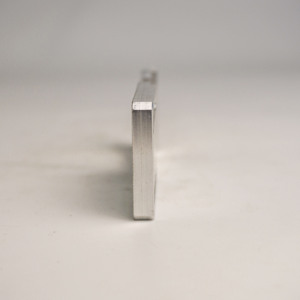 Plaque de base coulissante en métal pour équipement industriel, usinée CNC de précision, à trous fendus longs et réglage rapide, en aluminium AMT VINA - Product Image 4