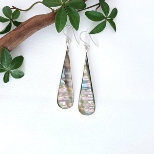 Boucles d'oreilles artisanales en coquille de nacre brute en forme de goutte, bijoux naturels, objets d'art et de collection, pour soirée - Product Image 1