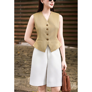 Pantalones Cortos Bermuda de Poliéster Blancos Casuales Elegantes para Mujer de Vietnam, de Cintura Alta y Corte Entallado, Marca EVAN - Product Image 3