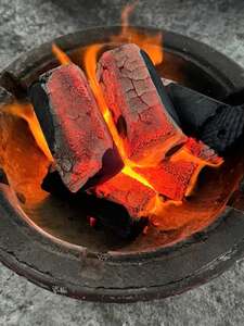 Charbon de bois de sciure de bois dur 100% naturel, briquettes hexagonales fabriquées à la machine, faible fumée, cendres, 4-6 heures de combustion, 7000-8000 kcal/kg - Product Image 4