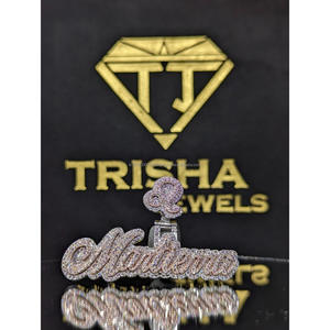 Pendentif personnalisé en argent sterling 925 avec nom en écriture cursive, serti de diamants Moissanite VVS, bijou fleur glacé par Trisha Jewels - Product Image 1
