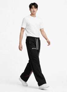 Pantalones Deportivos Anchos Negros para Hombre ONETEN APPAREL, Estilo Urbano con Cordón Ajustable y Estampado de Espada y Dragón - Product Image 6