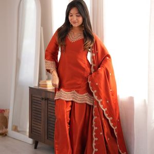 Ensemble Kurta Farshi Shalwar en soie romaine pour femme avec broderie, travail de sequins, de Dori et de Jari, et dupatta style châle, entièrement cousu R - Product Image 6