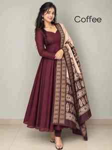 Vestido kurta tradicional de seda con estampado digital hasta el suelo, de secado rápido, corte regular, para fiestas, para mujeres, atuendo para bodas y Diwali. - Product Image 1