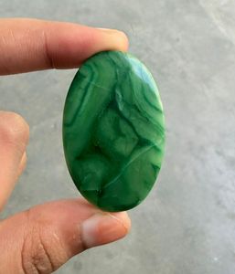Cabujón de Jade Verde Natural, Corte Triangular, Pulido, Gema Suelta para Joyería - Product Image 1