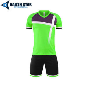 Tenue de club de printemps à manches courtes personnalisable avec nom et numéros d'équipe, 100 % polyester, anti-bactérienne, séchage rapide, respirante, impression par sublimation - Product Image 6