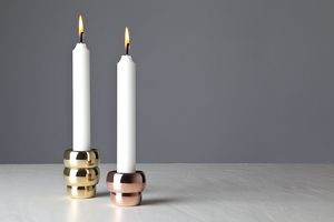 Ensemble de bougeoirs coniques en laiton, style minimaliste, pour accent de table, présentation de mariage, élégance raffinée - Product Image 2