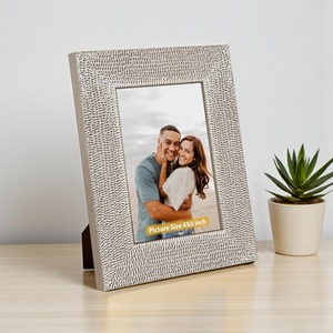 Cadre photo rectangulaire vertical en métal 2x3 pouces, finition argentée, à poser - Product Image 4