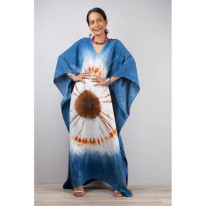 Robe longue kaftan indigo tie-dye, coupe ample, idéale pour les soirées en jardin, sélectionnée dans un magnifique rayon indigo. - Product Image 5