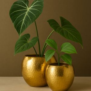 Vase décoratif en fer doré métallique de qualité supérieure, support moderne de luxe pour arrangements floraux, pour une décoration intérieure élégante - Product Image 3