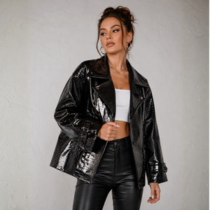 Veste en cuir noir gaufré pour femme, effet croco brillant, en cuir d'agneau véritable, coupe oversize, col à revers, finition ultra brillante, style moto - Product Image 1