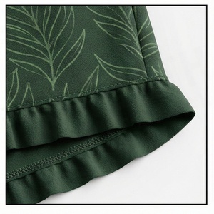 Ensemble de shorts en tricot pour femmes, 2 pièces, imprimé floral vert, t-shirt à col rond à manches courtes avec volants au-dessus du genou, tenue décontractée - Product Image 6