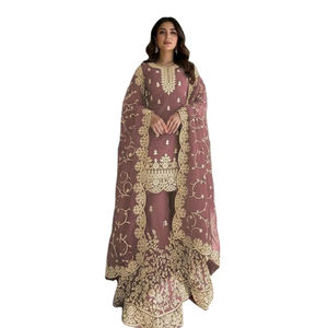 Salwar Kameez traditionnel en soie pure brodée avec des sequins de 3 mm, spécial pour la fête de l'Eid / Raksha Bandhan, de SIE - Product Image 1