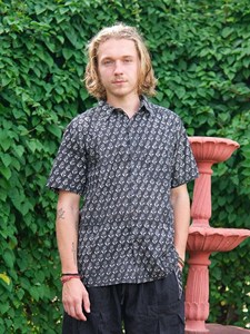 Chemise à manches courtes en coton pour homme, imprimé floral artisanal d'inspiration vintage, fabrication artisanale durable, décontractée pour l'été, boutonnée - Product Image 5