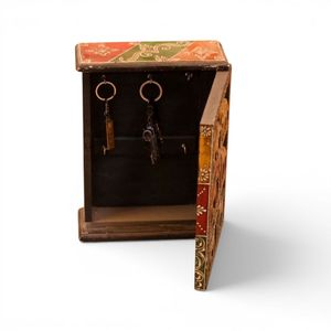 Boîte à clés en bois artisanale et colorée en forme d'animal |   Porte-clés mural décoratif |   Boîte de rangement pour clés en bois rustique - Product Image 4
