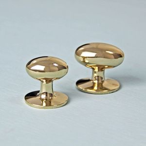 Soporte contemporáneo para pasteles de alambre metálico, diseñado para arreglos de repostería elegantes, con encanto decorativo y utilidad práctica. - Product Image 6