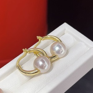 Boucles d'oreilles en or 14 carats en forme de S incurvées avec perles d'eau douce naturelles de 7 à 8 mm, accessoires simples et élégants - Product Image 1