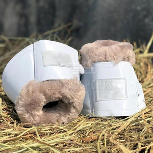 Botas de protección para caballos de alto rendimiento que ofrecen una protección confiable y duraderas para uso en establos y arenas. - Product Image 2