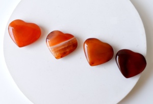 หินคาร์เนเลียนรูปหัวใจขนาดเล็กขายดี สำหรับตกแต่งและทำสมาธิ - Product Image 6