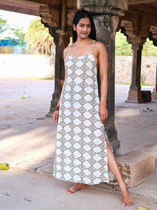 Elegante Vestido Maxi de Algodón con Estampado Artesanal, Motivo Geométrico Tradicional, Vestido de Verano con Tirantes, Vestido sin Mangas que Favorece la Figura - Product Image 6