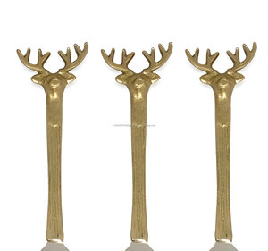 Ensemble de 4 pics à fruits en métal avec manche en forme de cerf, prix de gros pour les mariages, les hôtels et les restaurants - Product Image 3