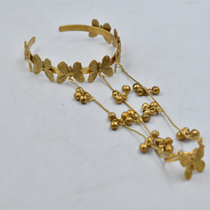 Lo último en tendencia: aretes de mariposa chapados en oro antiguo hechos a mano para mujeres y niñas. - Product Image 2