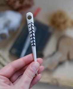 Aguja de Coser Decorativa con Incrustaciones de Hueso, Hecha a Mano por Artesanos, para Sastres Profesionales, Diseñadores y Amantes de las Manualidades - Product Image 3