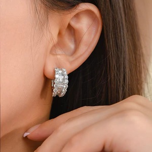 Boucles d'oreilles de soirée sur mesure haut de gamme en or blanc 18 carats, entièrement pavées de diamants de laboratoire baguette et ronds, style cluster - Product Image 5