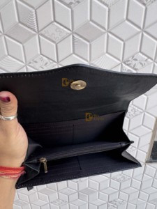 Étui de téléphone en cuir sculpté à la main par un designer unique 2026, motif damier élégant, portefeuilles multi-usages pour femmes - Product Image 6