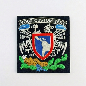 Écusson brodé personnalisé avec motif de blason, à coudre sur les vêtements, forme carrée, en tissu. - Product Image 3