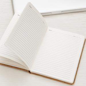 Agenda/Diario de Corcho A5 Pro, Organizador/Planificador de 192 Páginas, Cubierta de Corcho, Portaplumas, Ecológico, Profesional, Encuadernación Perfecta, Papel Rayado, Protección UV - Product Image 3