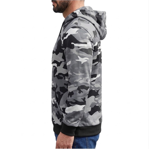 Sweat à capuche camouflage gris tactique urbain - Vêtements de rue performants pour hommes - Product Image 3