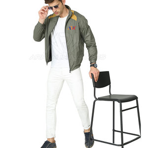 Veste coupe-vent légère pour l'hiver avec une coupe ajustée et un design résistant aux intempéries pour un usage quotidien en extérieur - Product Image 4
