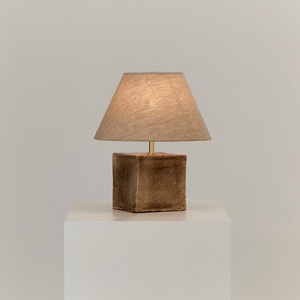 Lámpara de Piedra Arenisca Natural Diseñada para Realzar Salas de Estar, Dormitorios y Suites de Hotel con Iluminación Decorativa Sofisticada - Product Image 3